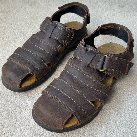 Clarks Men’s Brixby Cove Fisherman Sandals Brown Leather Closed Toe Sz 9 Comfort - Picture 1 of 10